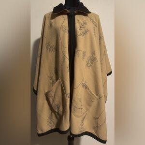 EUC Le Moda Light Brown and Black Zip Up Fleece Floral Print Poncho One Size